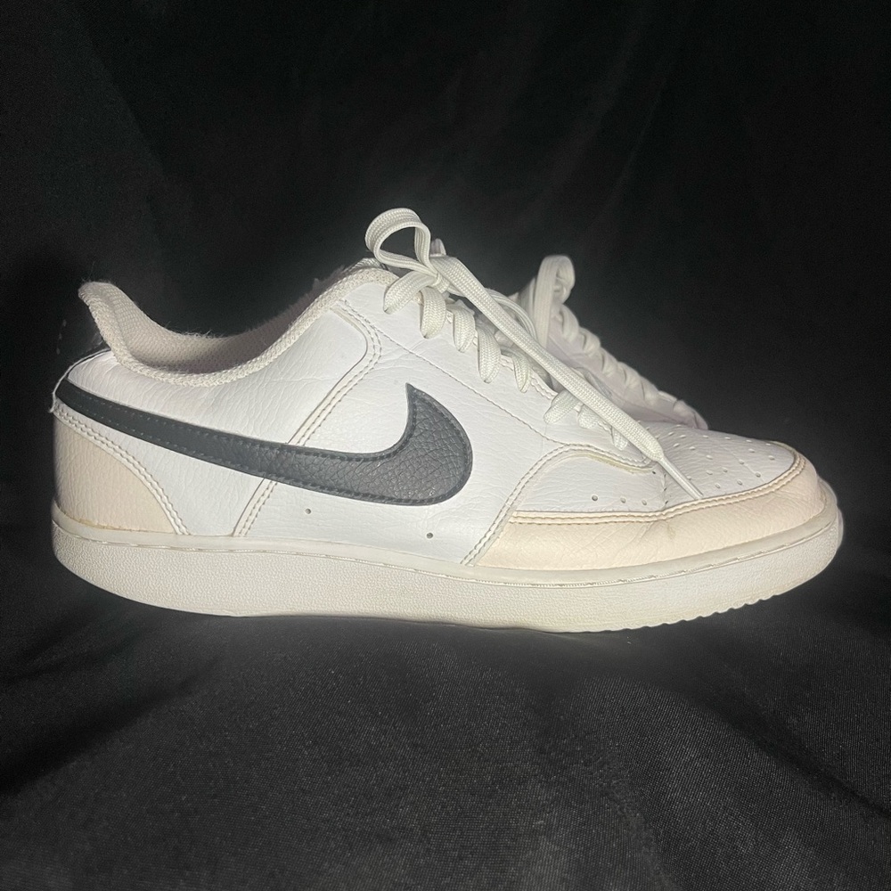 Nike White and Black Sneakers